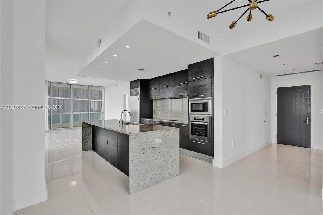Active With Contract: $5,900 (2 beds, 2 baths, 1237 Square Feet)