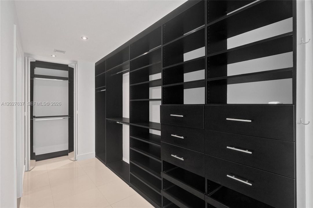 Active With Contract: $5,900 (2 beds, 2 baths, 1237 Square Feet)