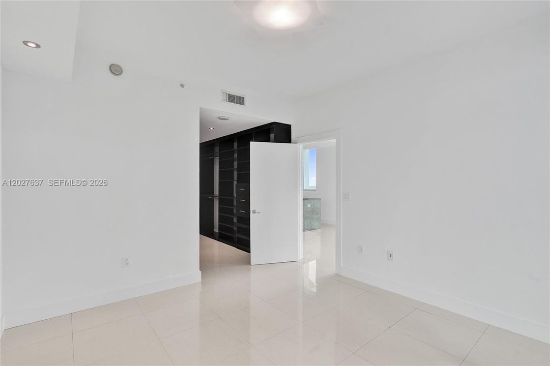 Active With Contract: $5,900 (2 beds, 2 baths, 1237 Square Feet)