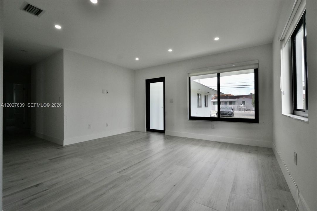 В аренду: $3,600 (3 спален, 2 ванн, 2248 Квадратных фут)