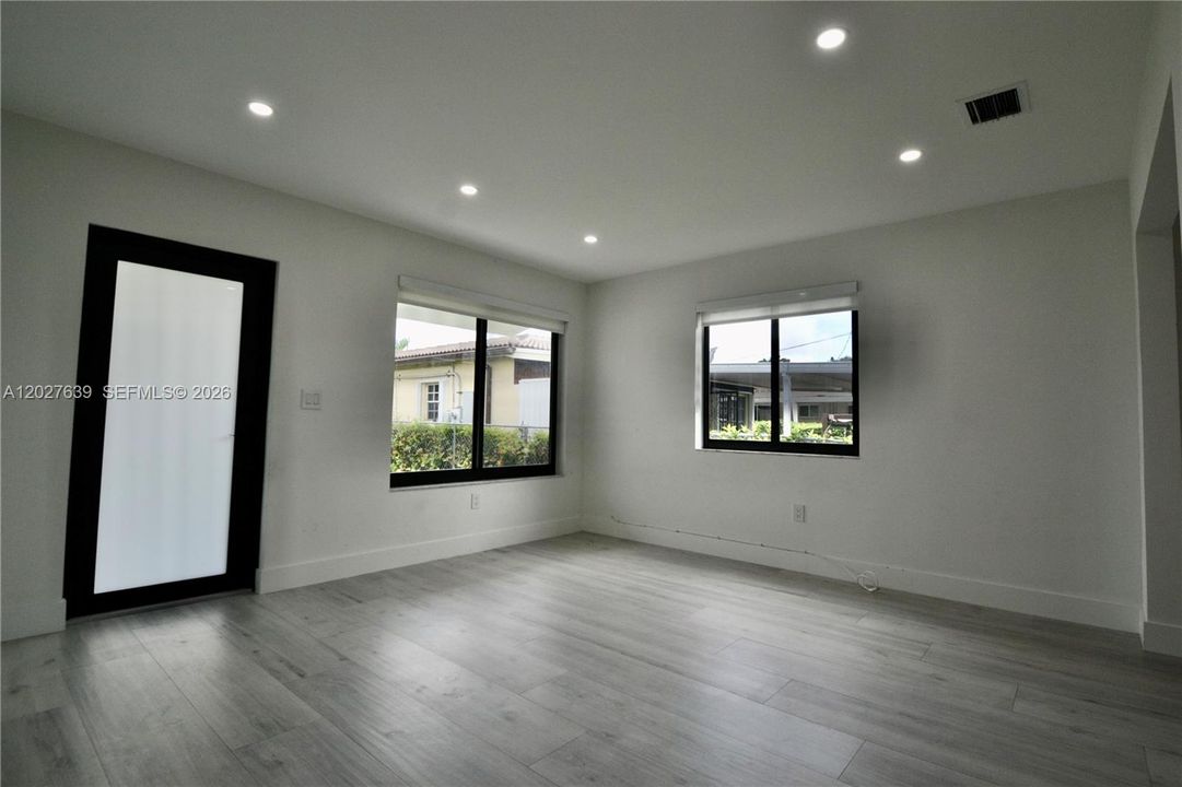 В аренду: $3,600 (3 спален, 2 ванн, 2248 Квадратных фут)