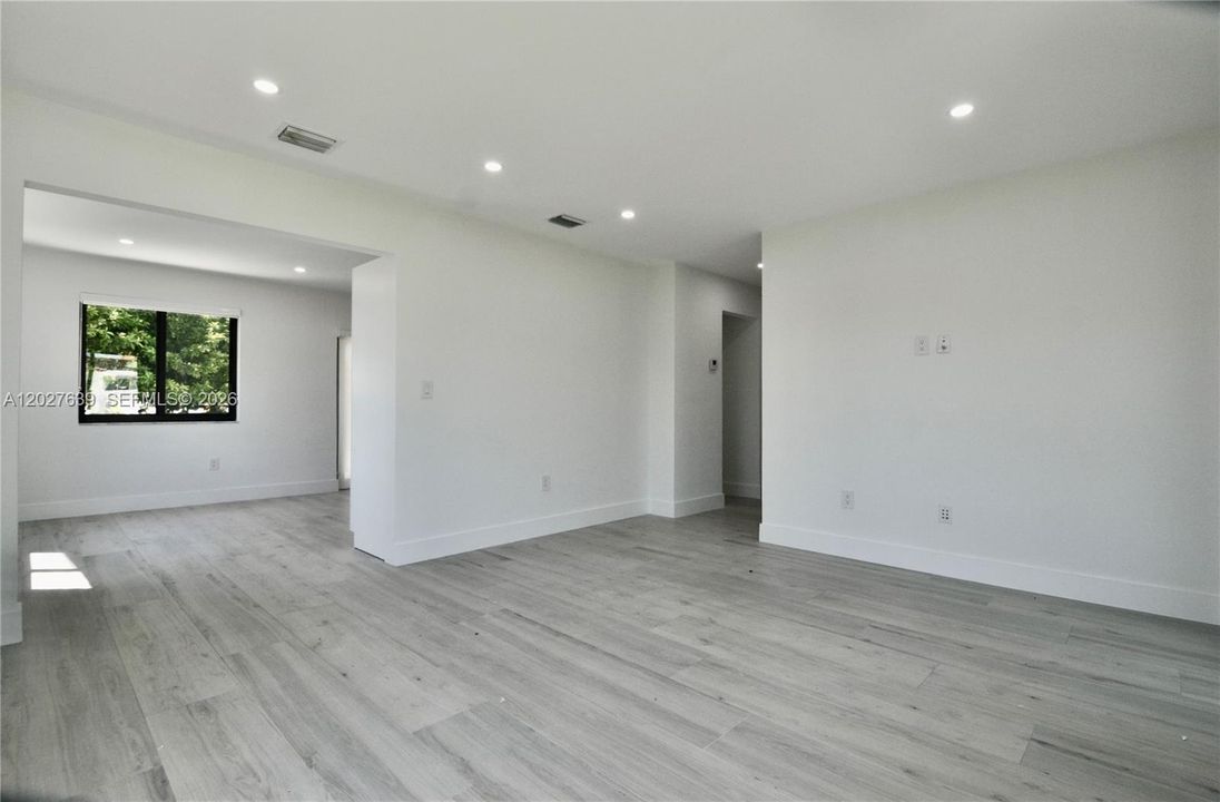 В аренду: $3,600 (3 спален, 2 ванн, 2248 Квадратных фут)