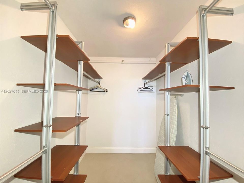 В аренду: $2,300 (2 спален, 1 ванн, 922 Квадратных фут)