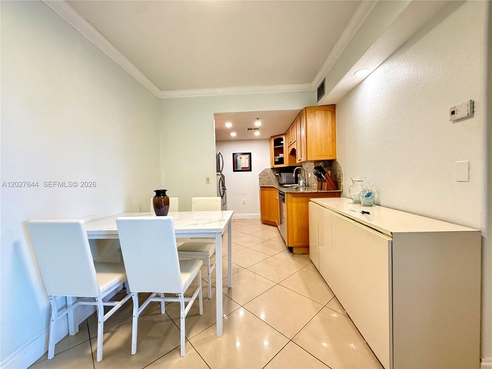 В аренду: $2,300 (2 спален, 1 ванн, 922 Квадратных фут)