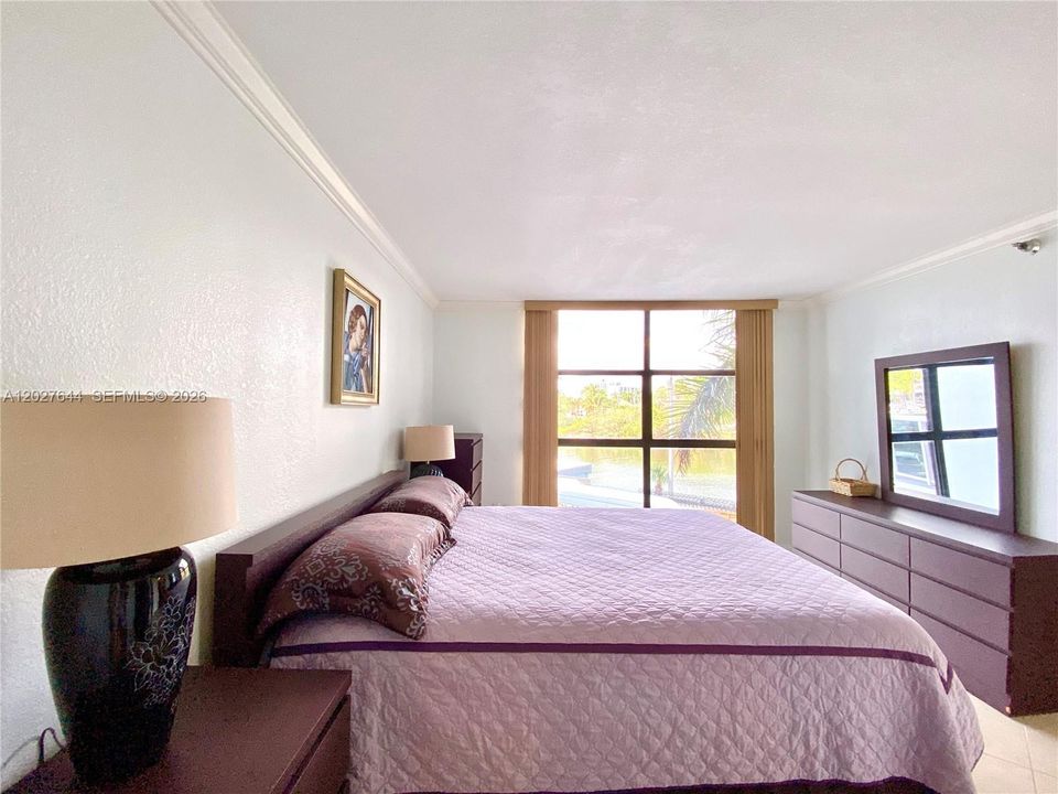В аренду: $2,300 (2 спален, 1 ванн, 922 Квадратных фут)