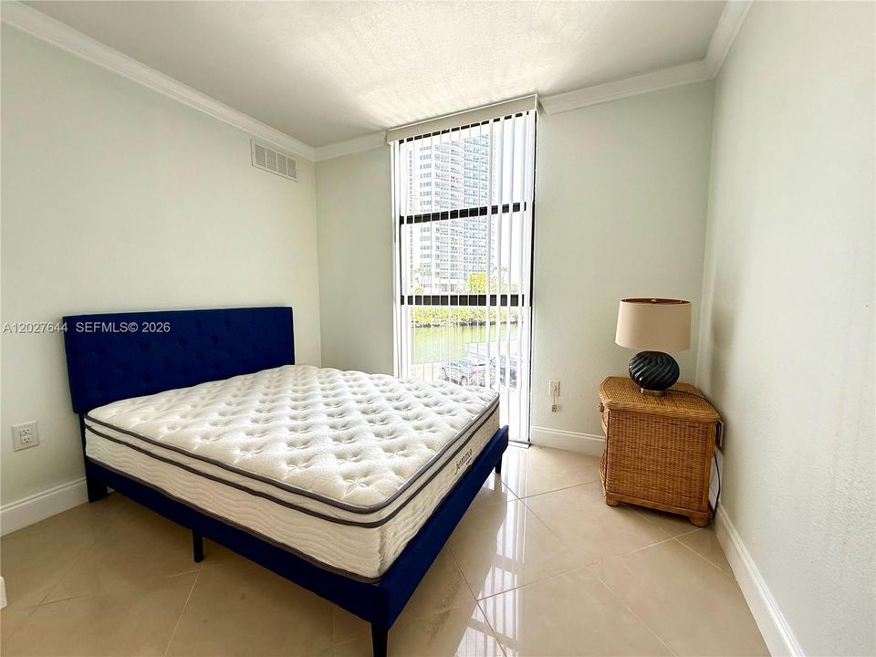 В аренду: $2,300 (2 спален, 1 ванн, 922 Квадратных фут)
