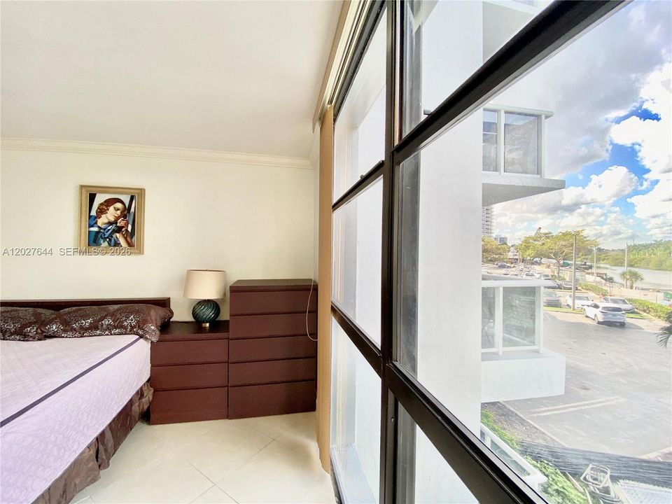 В аренду: $2,300 (2 спален, 1 ванн, 922 Квадратных фут)