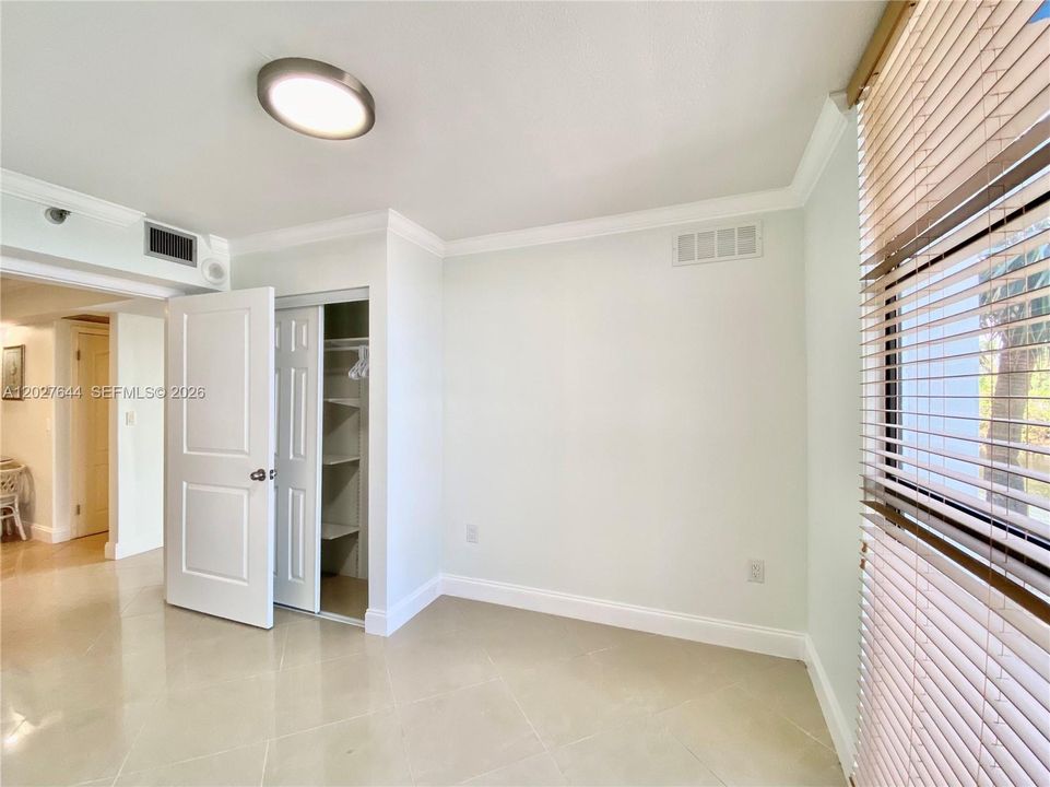 В аренду: $2,300 (2 спален, 1 ванн, 922 Квадратных фут)