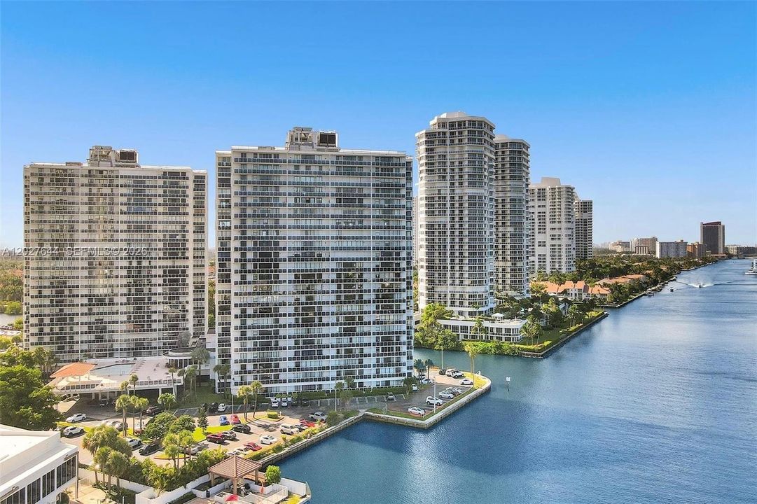 В аренду: $2,300 (2 спален, 1 ванн, 922 Квадратных фут)