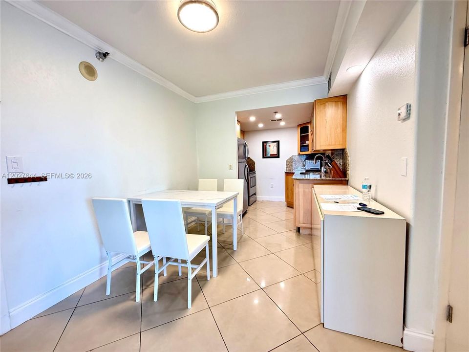 В аренду: $2,300 (2 спален, 1 ванн, 922 Квадратных фут)