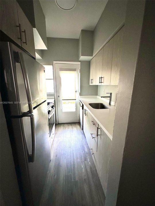 For Rent: $2,150 (1 beds, 1 baths, 8850 Square Feet)