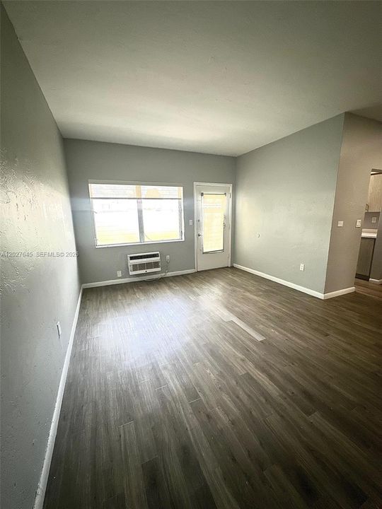 For Rent: $2,150 (1 beds, 1 baths, 8850 Square Feet)