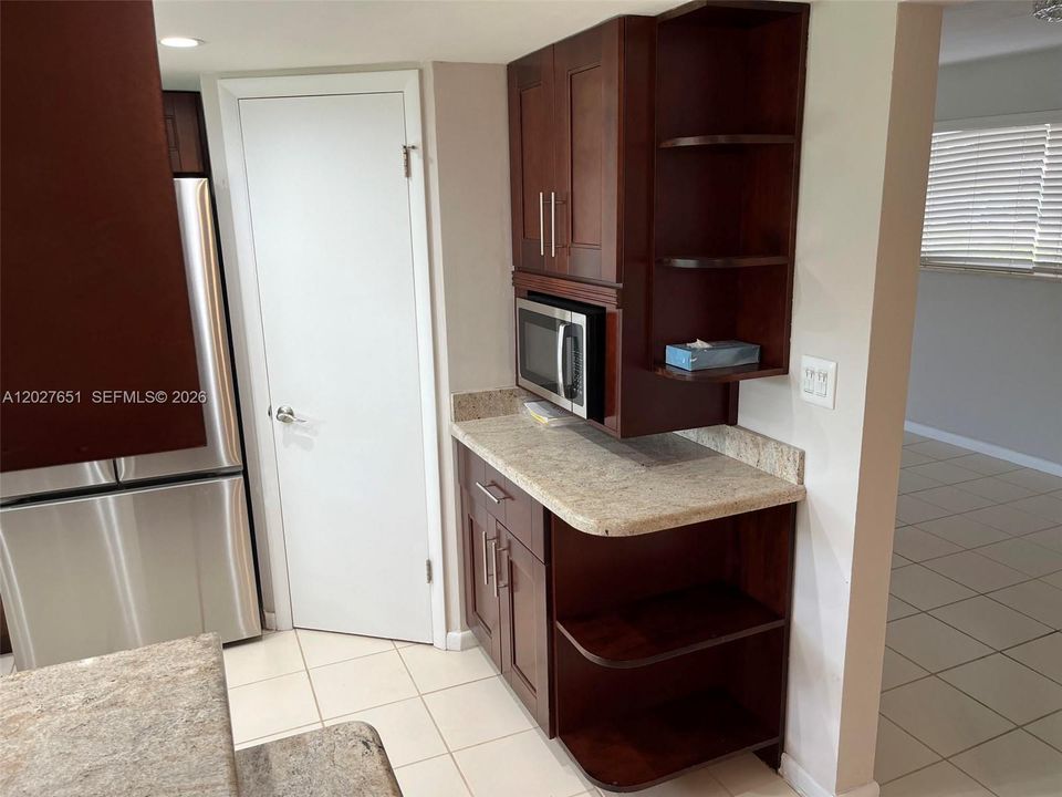 Active With Contract: $850,000 (3 beds, 2 baths, 1714 Square Feet)