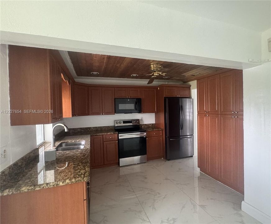 For Rent: $3,500 (3 beds, 2 baths, 1372 Square Feet)