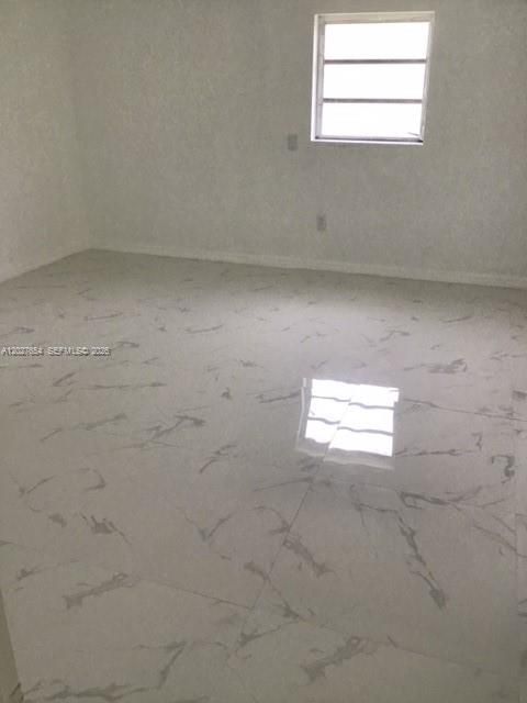 For Rent: $3,500 (3 beds, 2 baths, 1372 Square Feet)