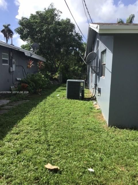 For Rent: $3,500 (3 beds, 2 baths, 1372 Square Feet)