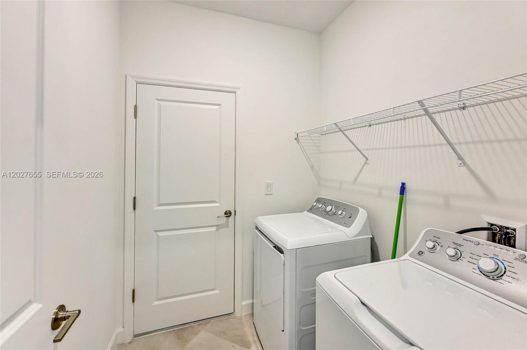 For Rent: $2,000 (3 beds, 2 baths, 2154 Square Feet)