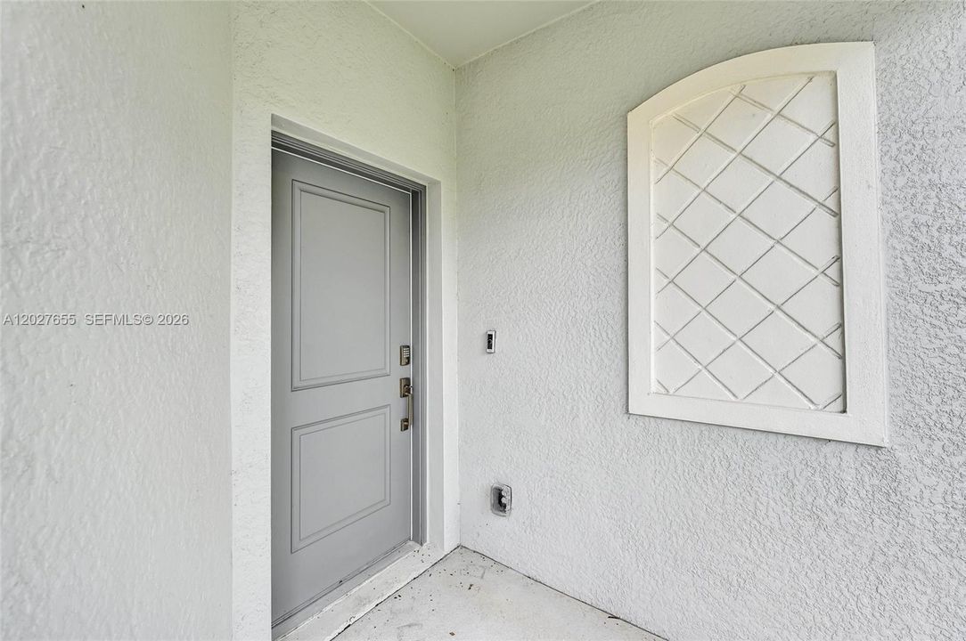 For Rent: $2,000 (3 beds, 2 baths, 2154 Square Feet)