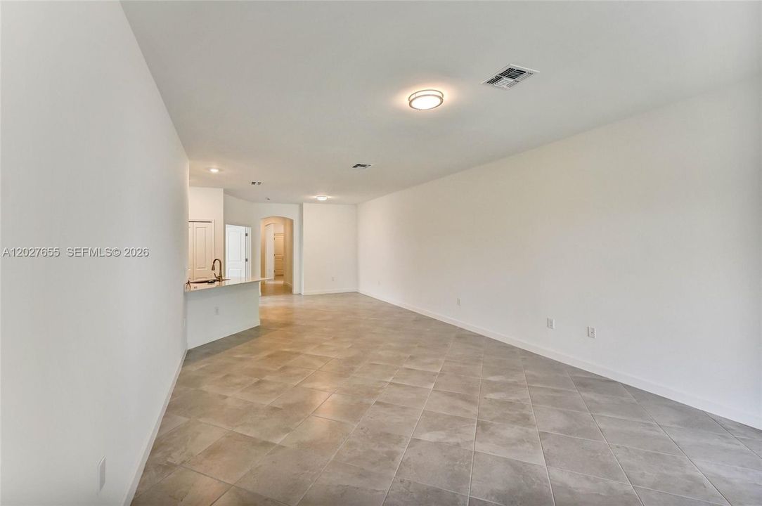 For Rent: $2,000 (3 beds, 2 baths, 2154 Square Feet)
