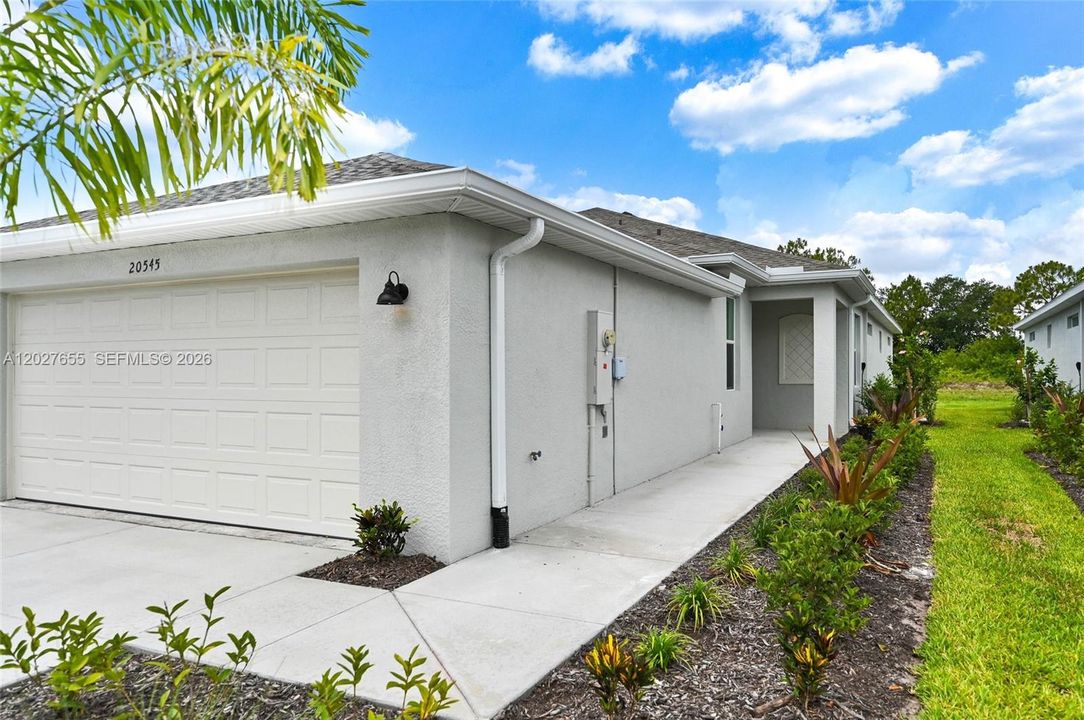 For Rent: $2,000 (3 beds, 2 baths, 2154 Square Feet)