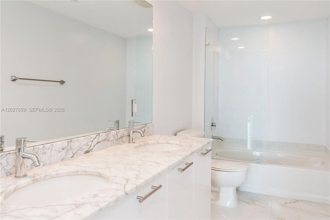 For Rent: $5,300 (2 beds, 2 baths, 1113 Square Feet)