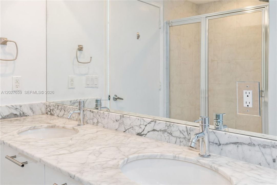 For Rent: $5,300 (2 beds, 2 baths, 1113 Square Feet)