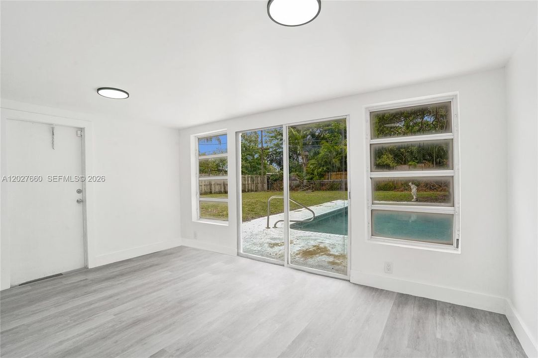 Vendido Recientemente: $539,000 (4 camas, 2 baños, 1488 Pies cuadrados)