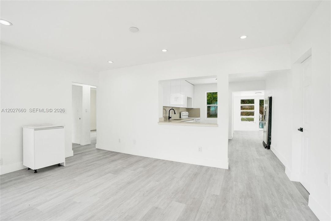 Vendido Recientemente: $539,000 (4 camas, 2 baños, 1488 Pies cuadrados)