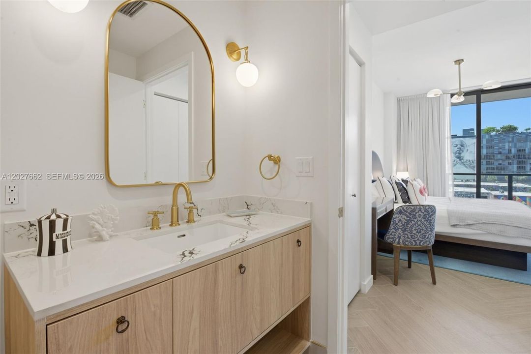 For Sale: $820,000 (1 beds, 1 baths, 720 Square Feet)