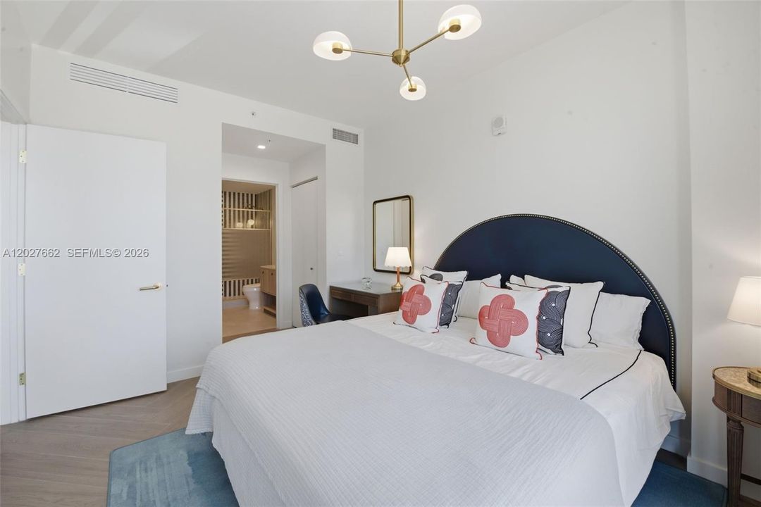 For Sale: $820,000 (1 beds, 1 baths, 720 Square Feet)
