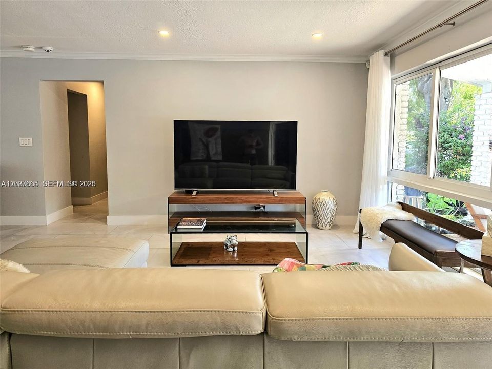 For Rent: $5,200 (3 beds, 3 baths, 1779 Square Feet)