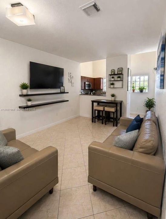 For Rent: $2,800 (3 beds, 2 baths, 953 Square Feet)