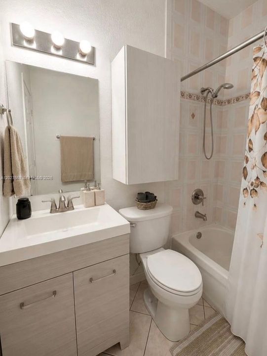 For Rent: $2,800 (3 beds, 2 baths, 953 Square Feet)