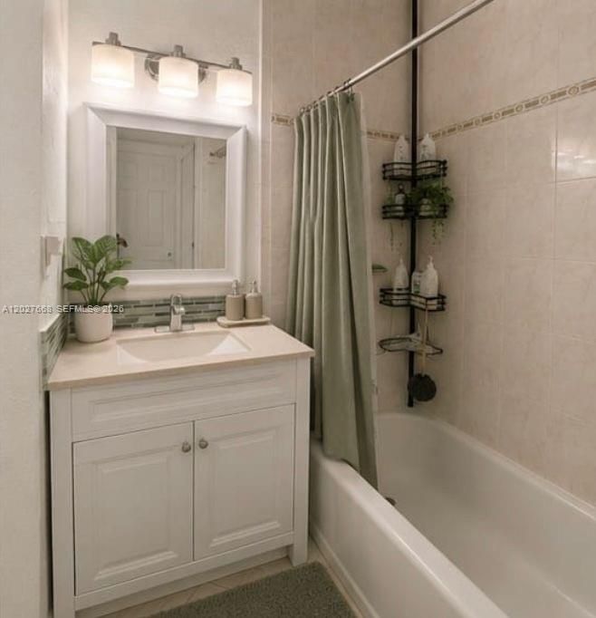 For Rent: $2,800 (3 beds, 2 baths, 953 Square Feet)