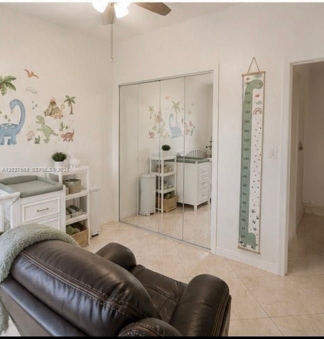 For Rent: $2,800 (3 beds, 2 baths, 953 Square Feet)