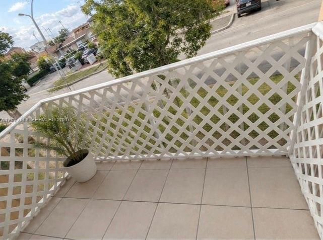 For Rent: $2,800 (3 beds, 2 baths, 953 Square Feet)