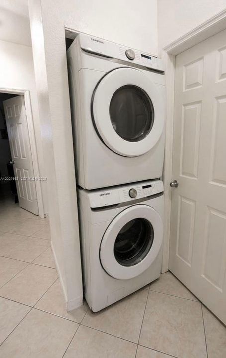 For Rent: $2,800 (3 beds, 2 baths, 953 Square Feet)