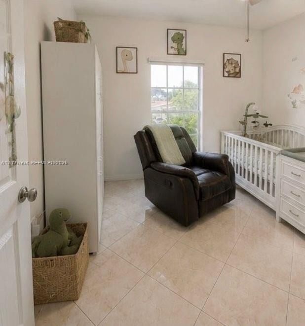 For Rent: $2,800 (3 beds, 2 baths, 953 Square Feet)