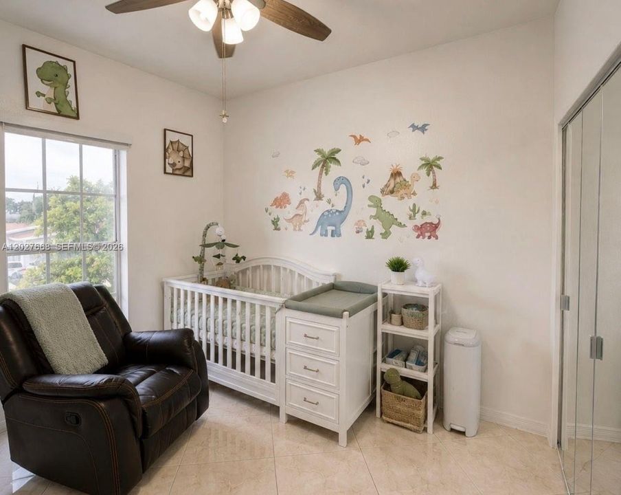 For Rent: $2,800 (3 beds, 2 baths, 953 Square Feet)