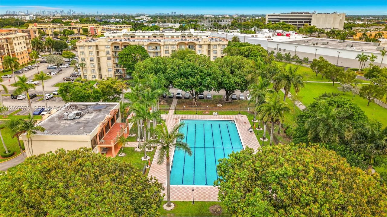 For Sale: $289,000 (2 beds, 2 baths, 870 Square Feet)