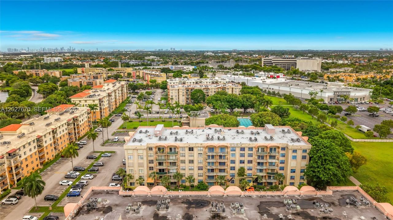 For Sale: $289,000 (2 beds, 2 baths, 870 Square Feet)