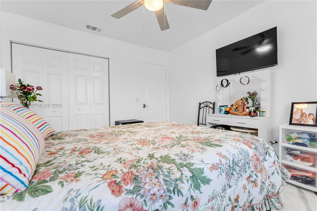 For Sale: $765,000 (4 beds, 3 baths, 1919 Square Feet)