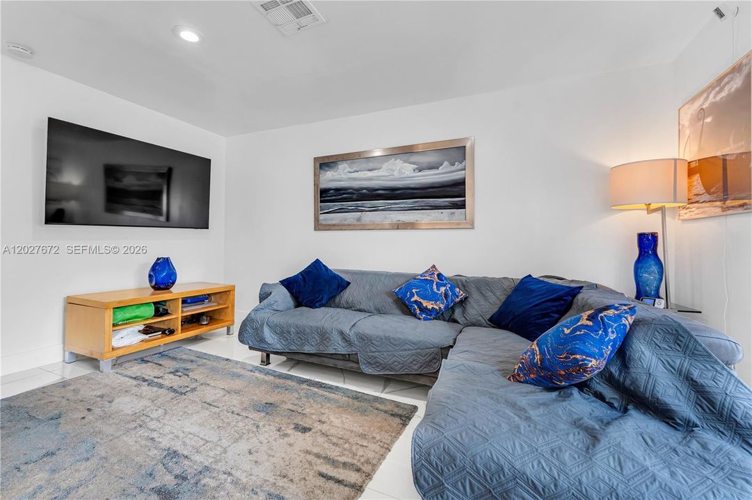 For Sale: $765,000 (4 beds, 3 baths, 1919 Square Feet)