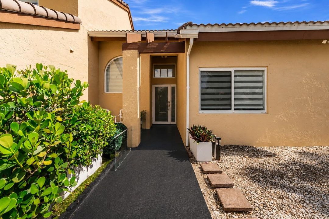 For Sale: $765,000 (4 beds, 3 baths, 1919 Square Feet)