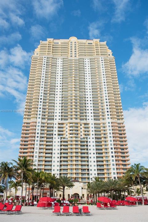 For Sale: $4,995,000 (4 beds, 4 baths, 2736 Square Feet)