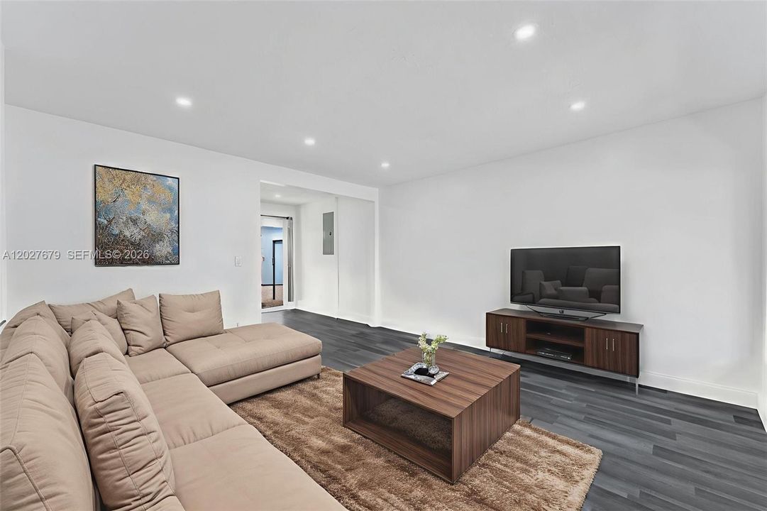For Rent: $2,850 (3 beds, 2 baths, 975 Square Feet)