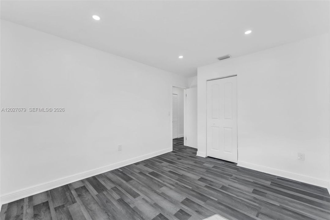 For Rent: $2,850 (3 beds, 2 baths, 975 Square Feet)