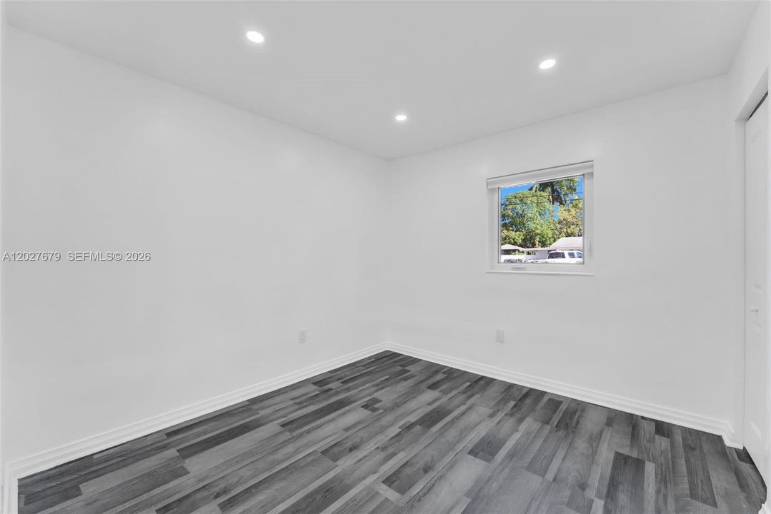 For Rent: $2,850 (3 beds, 2 baths, 975 Square Feet)