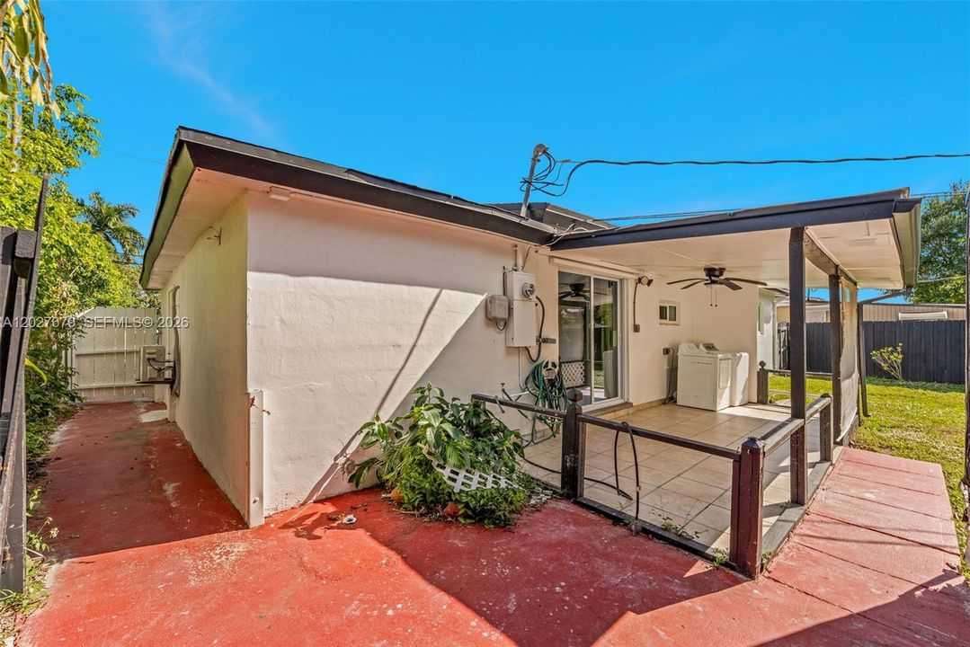 For Rent: $2,850 (3 beds, 2 baths, 975 Square Feet)