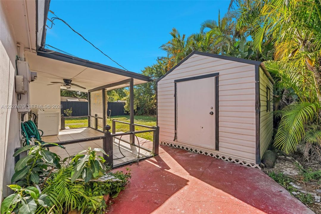 For Rent: $2,850 (3 beds, 2 baths, 975 Square Feet)